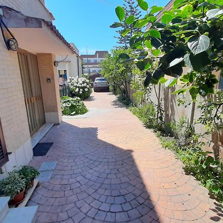 Comfy&Cozy Flat In Fiumicino Center Exterior foto